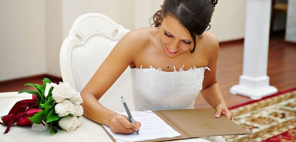Für frisch Verheiratete - Namens- änderungen leicht gemacht