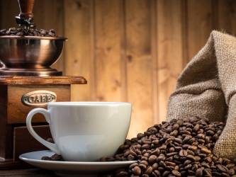 Genießt du den Kaffee schon oder hängt er noch?